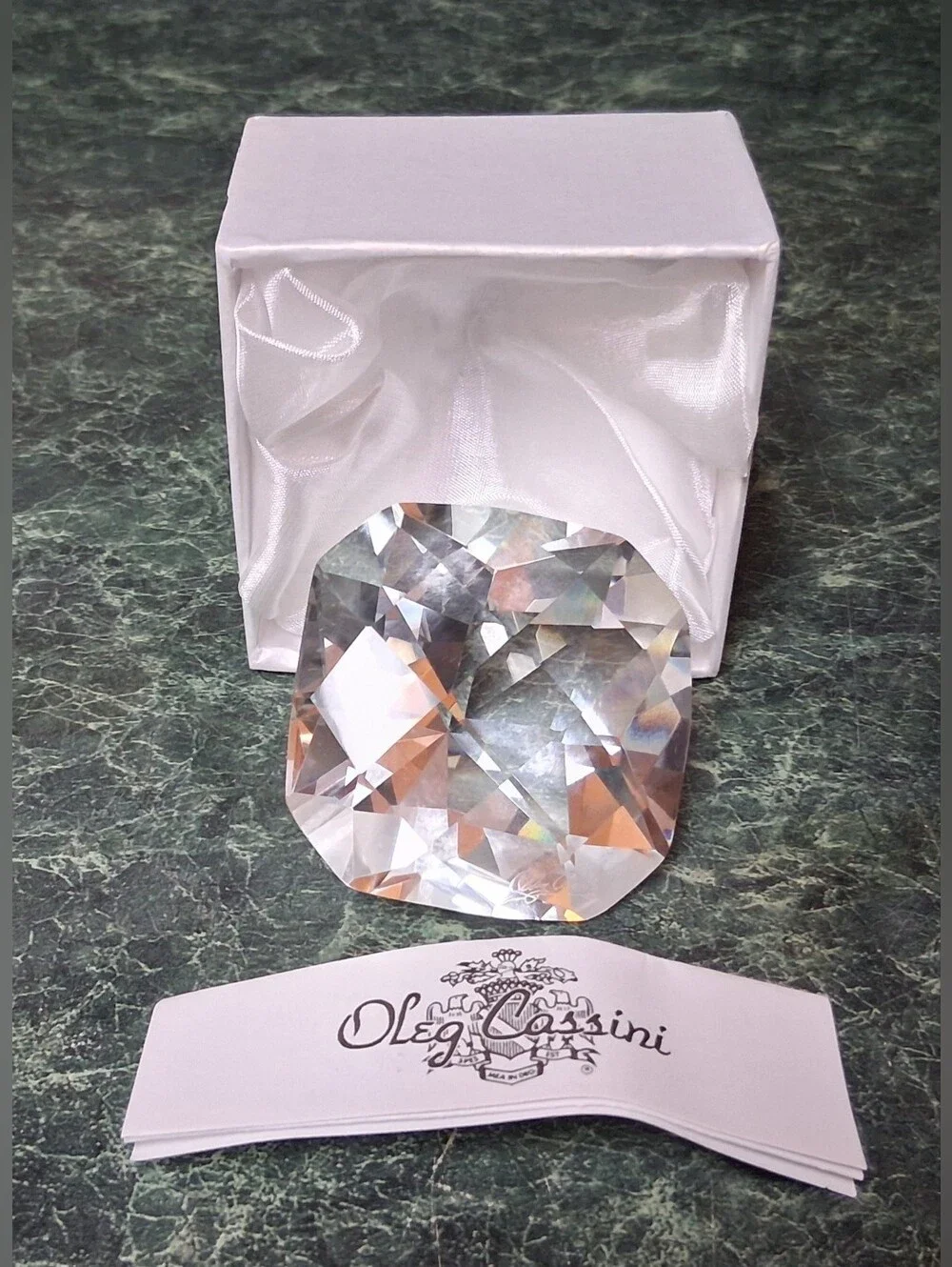 NIB Oleg Cassini Crystal Paperweight Cut Diamond Cushion Clear 2” 125551